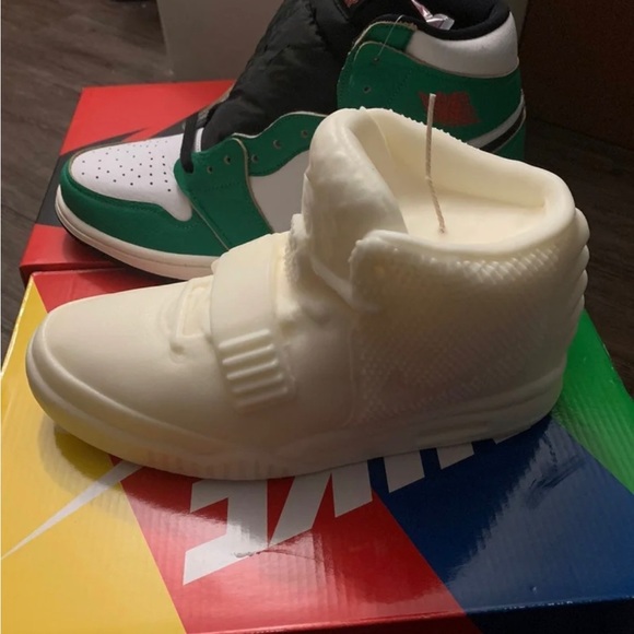 NEW NIKE Red October Yeezy Fragrance Candle Sneaker LA MADE - Picture 2 of 3